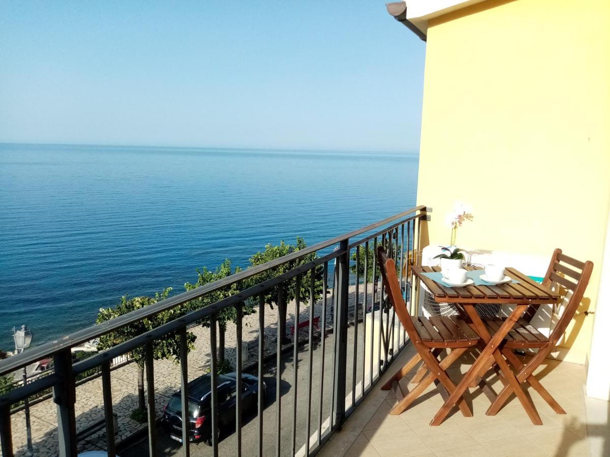 Un Oblo Sul Mare