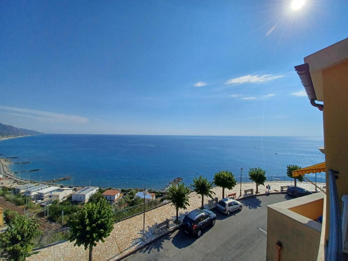 Un Oblo Sul Mare Apartment