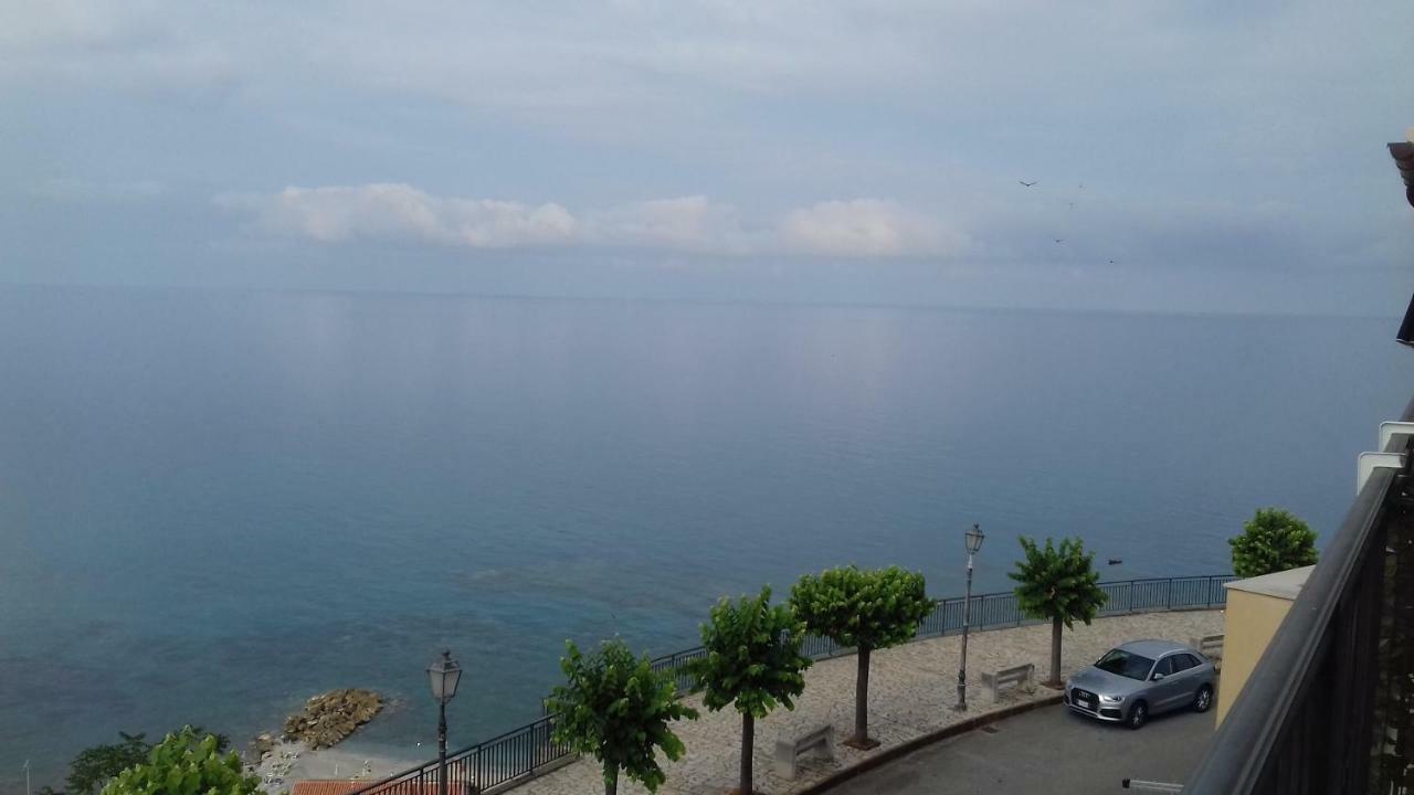 Un Oblo Sul Mare * San Lucido